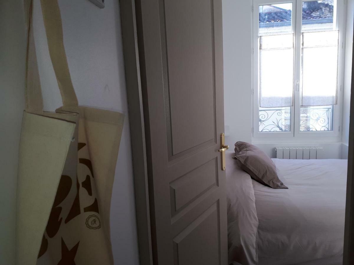Un Appart En Ville Niort Buitenkant foto